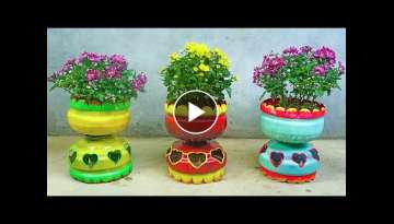 Plastic containers to grow flowers, decorate the house